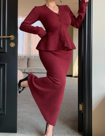 Compleu Dazy, visiniu