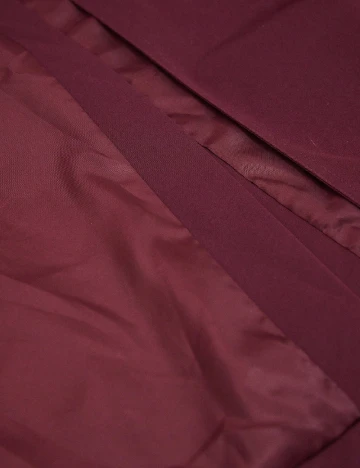 Trench Aveloria, visiniu