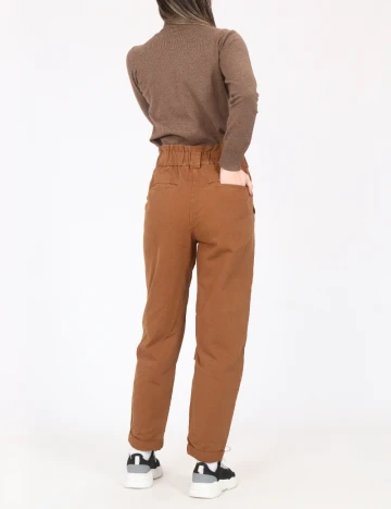 Pantaloni Bershka, maro