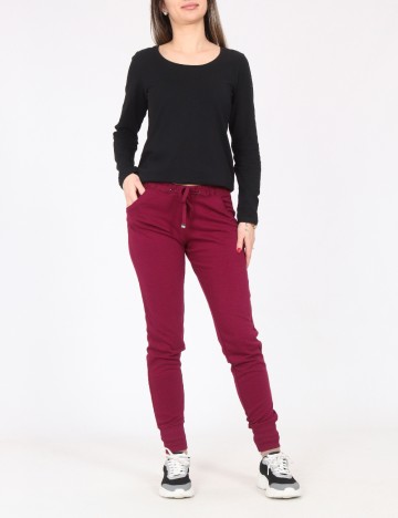 
						Pantaloni Bershka, visiniu