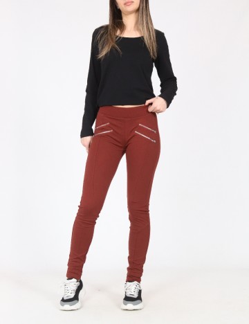 
						Pantaloni Bershka, caramiziu