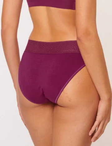 Chilot menstrual Triumph, mov