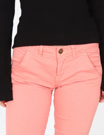 Pantaloni Bershka, corai