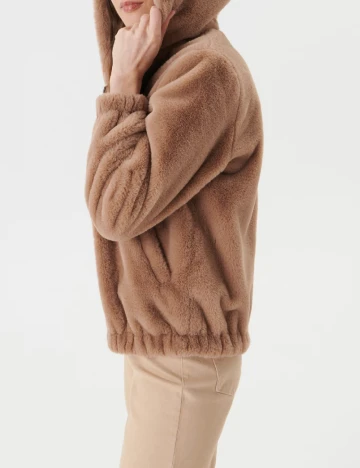 Jacheta Sinsay, maro