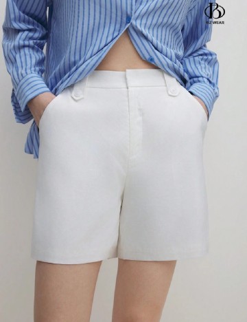 
						Pantaloni scurti SHEIN, alb