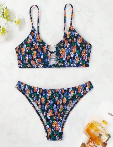 
						Costum de baie SHEIN, floral
