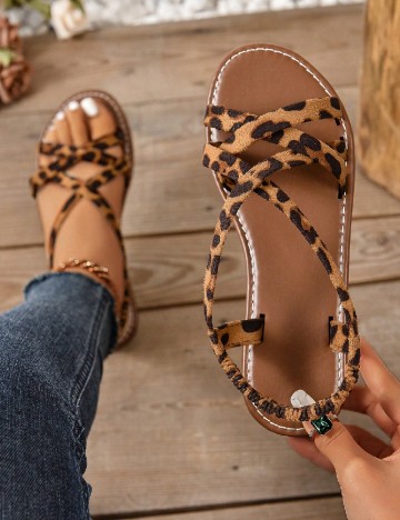 
						Sandale SHEIN, animal print