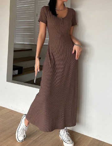 
						Rochie lunga Dazy, maro