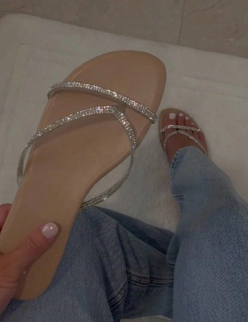 
						Slapi SHEIN, argintiu/crem