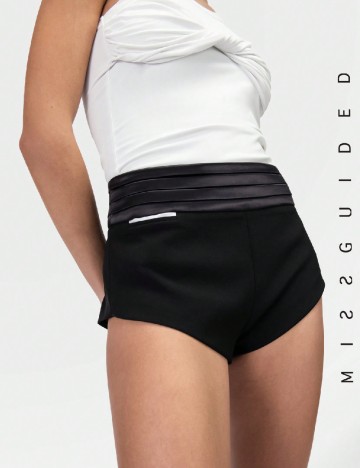 
						Pantaloni scurti Missguided, negru