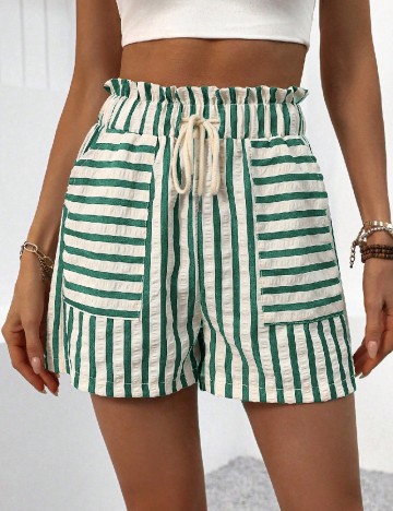 
						Pantaloni scurti SHEIN, verde/crem