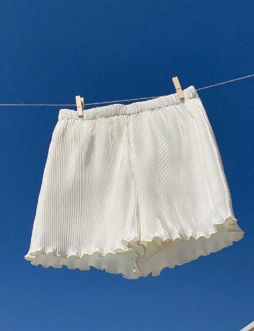 
						Pantaloni scurti SHEIN, ecru