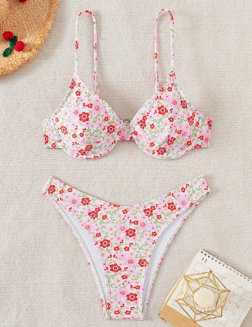 
						Costum de baie SHEIN, floral