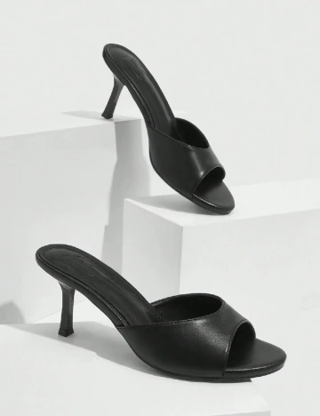 Saboti Cuccoo, negru