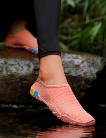 
						Adidasi de drumetie SHEIN, corai