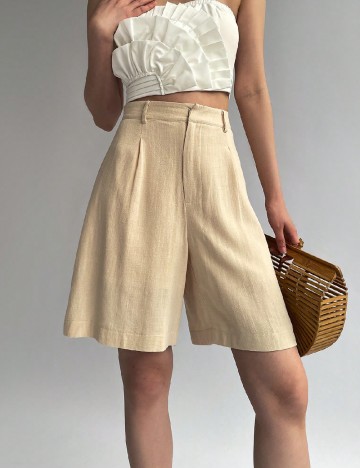 
						Pantaloni scurti SHEIN, crem