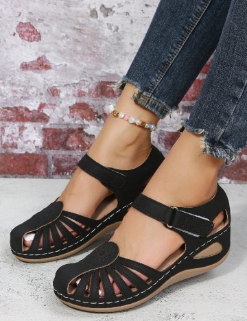 
						Sandale SHEIN, negru