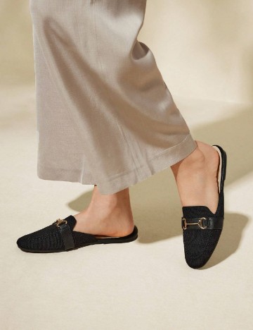 
						Saboti Cuccoo, negru