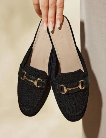 Saboti Cuccoo, negru