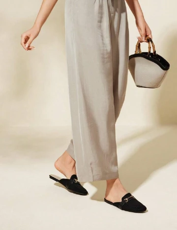 Saboti Cuccoo, negru