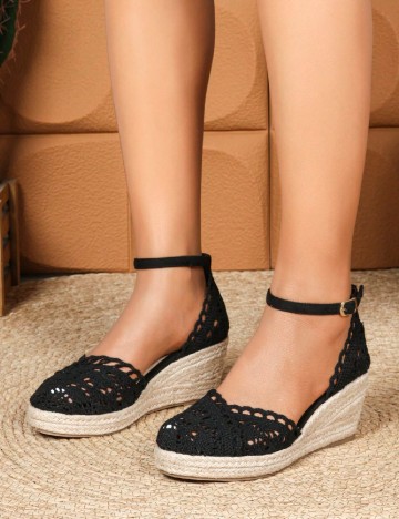 
						Sandale SHEIN, negru