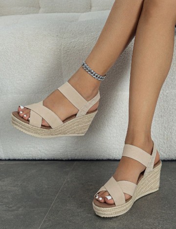 
						Sandale SHEIN, crem