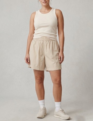 
						Pantaloni scurti SHEIN, crem