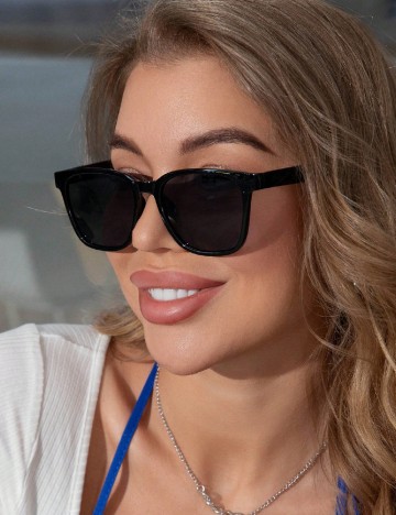 
						Ochelari de soare SHEIN, negru