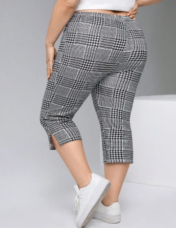 Pantaloni trei sferturi SHEIN CURVE, negru/alb