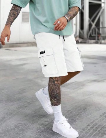 
						Pantaloni scurti SHEIN, alb