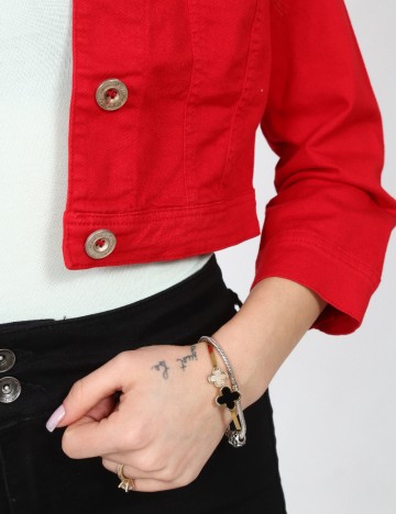 Jacheta Bershka, rosu