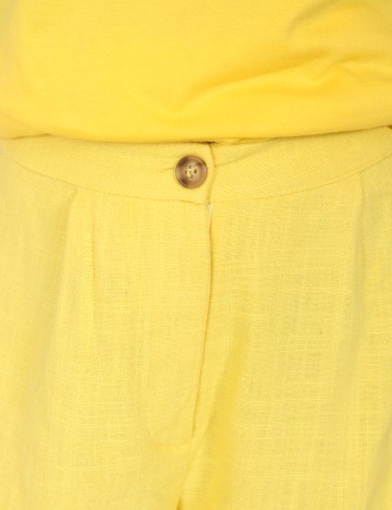 Pantaloni scurti Pull&Bear, galben