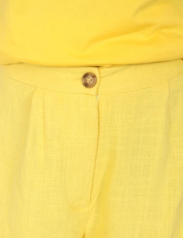 Pantaloni scurti Pull&Bear, galben