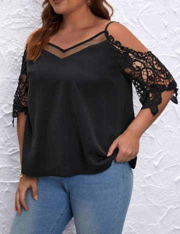 
						Bluza SHEIN CURVE, negru