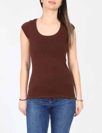Tricou Zara, maro