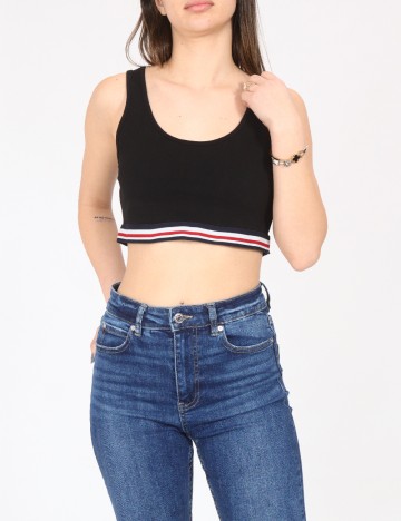 
						Top Pull&Bear, negru