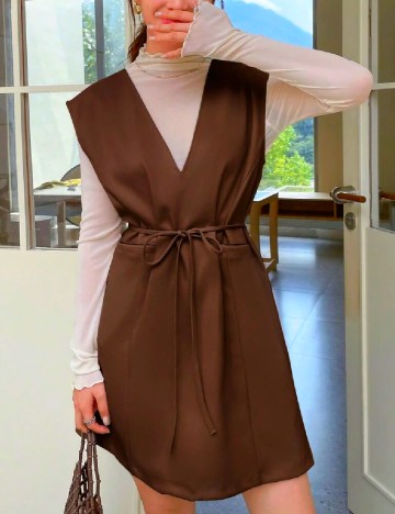 
						Rochie scurta Friful, maro