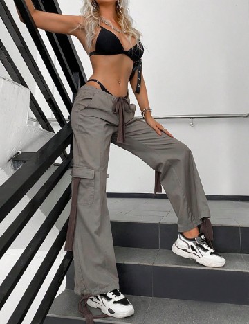 
						Pantaloni SHEIN, gri