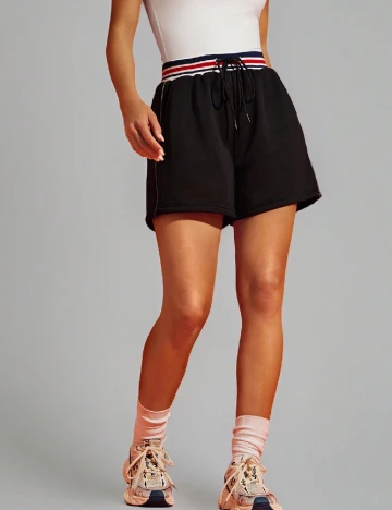 Pantaloni scurti SHEIN, negru