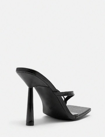 Saboti Cuccoo, negru