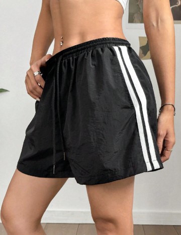 
						Pantaloni scurti SHEIN, negru