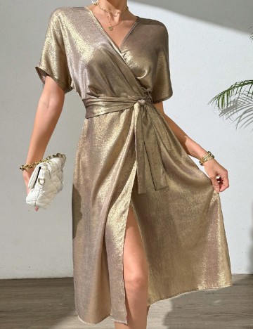 
						Rochie medie SHEIN, auriu