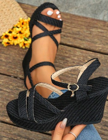 
						Sandale SHEIN, negru