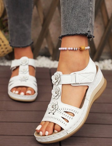 
						Sandale SHEIN, alb