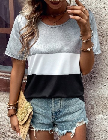 
						Tricou SHEIN, mix culori