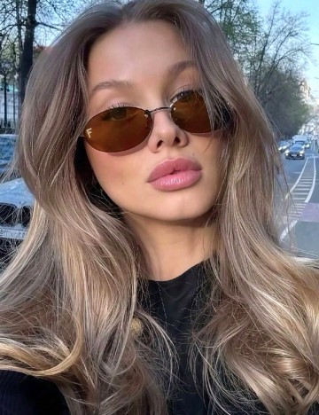 
						Ochelari de soare SHEIN, maro/auriu