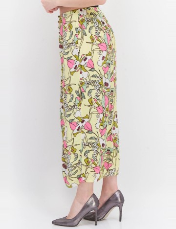 Fusta River Island, galben