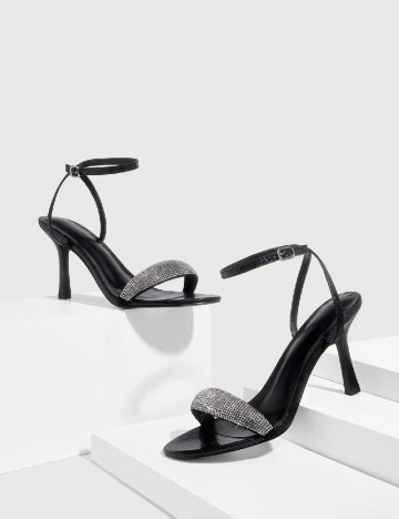 
						Sandale Cuccoo, negru/argintiu