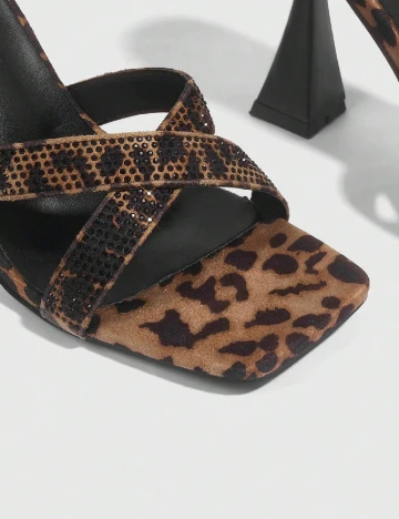 Saboti Cuccoo, animal print