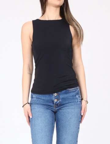 
						Maiou River Island, negru